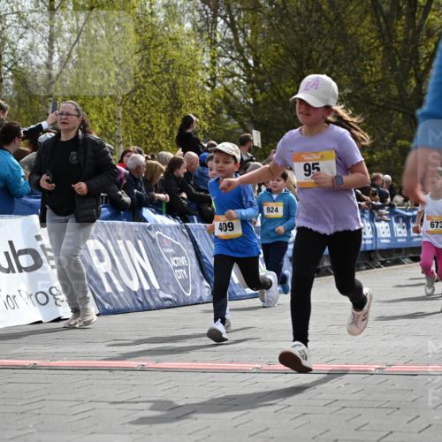 12.04.2026 - 45. Internationalen Wilhelmsburger Insellauf J. Mangold http://msf.ph/oto/9522320 12.04.2026 14:21:59 Ziel 974, 482, 236, 810, 488, 814, 95, 409, 595, 673, 924, 824 meine-sportfotos.de