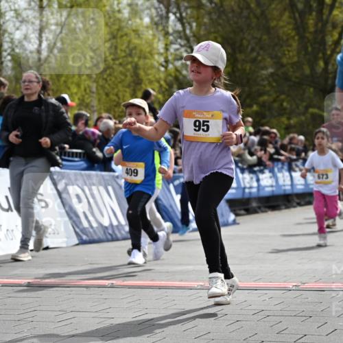 12.04.2026 - 45. Internationalen Wilhelmsburger Insellauf J. Mangold http://msf.ph/oto/9522323 12.04.2026 14:22:00 Ziel 236, 810, 488, 814, 95, 409, 595, 673, 924, 824, 227 meine-sportfotos.de