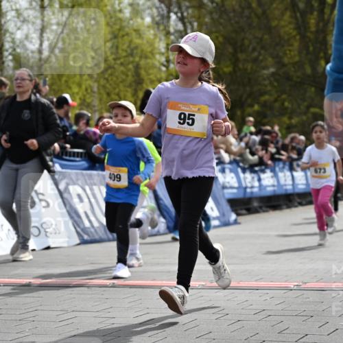12.04.2026 - 45. Internationalen Wilhelmsburger Insellauf J. Mangold http://msf.ph/oto/9522324 12.04.2026 14:22:00 Ziel 236, 810, 488, 814, 95, 409, 595, 673, 924, 824, 227 meine-sportfotos.de