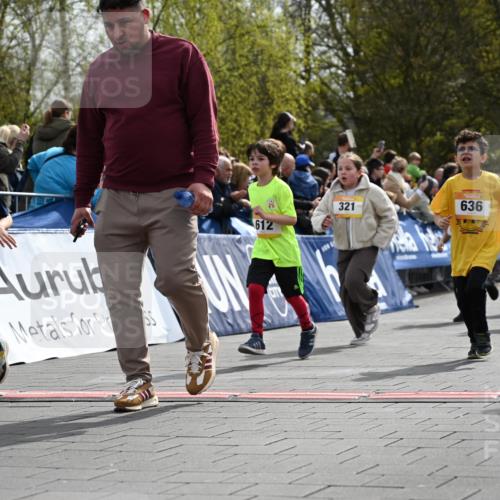 12.04.2026 - 45. Internationalen Wilhelmsburger Insellauf J. Mangold http://msf.ph/oto/9522325 12.04.2026 14:22:04 Ziel 409, 595, 673, 924, 824, 227, 636, 612, 321, 695, 798, 971, 807, 685 meine-sportfotos.de