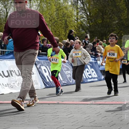 12.04.2026 - 45. Internationalen Wilhelmsburger Insellauf J. Mangold http://msf.ph/oto/9522328 12.04.2026 14:22:05 Ziel 673, 924, 824, 227, 636, 612, 321, 695, 798, 971, 807, 685 meine-sportfotos.de