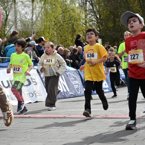 12.04.2026 - 45. Internationalen Wilhelmsburger Insellauf J. Mangold http://msf.ph/oto/9522333 12.04.2026 14:22:05 Ziel 673, 924, 824, 227, 636, 612, 321, 695, 798, 971, 807, 685 meine-sportfotos.de