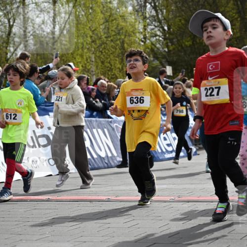 12.04.2026 - 45. Internationalen Wilhelmsburger Insellauf J. Mangold http://msf.ph/oto/9522335 12.04.2026 14:22:05 Ziel 673, 924, 824, 227, 636, 612, 321, 695, 798, 971, 807, 685 meine-sportfotos.de