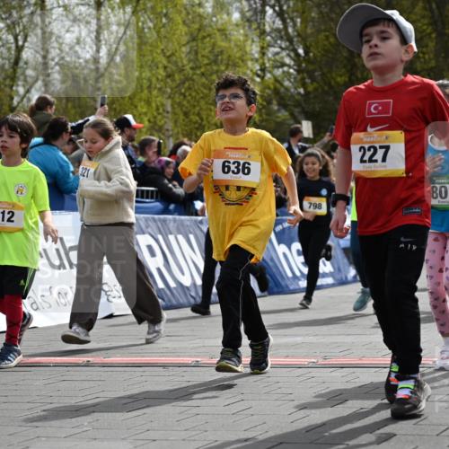 12.04.2026 - 45. Internationalen Wilhelmsburger Insellauf J. Mangold http://msf.ph/oto/9522336 12.04.2026 14:22:05 Ziel 673, 924, 824, 227, 636, 612, 321, 695, 798, 971, 807, 685 meine-sportfotos.de