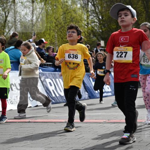 12.04.2026 - 45. Internationalen Wilhelmsburger Insellauf J. Mangold http://msf.ph/oto/9522337 12.04.2026 14:22:06 Ziel 924, 824, 227, 636, 612, 321, 695, 798, 971, 807, 685 meine-sportfotos.de