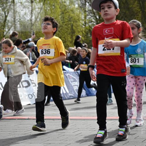 12.04.2026 - 45. Internationalen Wilhelmsburger Insellauf J. Mangold http://msf.ph/oto/9522340 12.04.2026 14:22:06 Ziel 924, 824, 227, 636, 612, 321, 695, 798, 971, 807, 685 meine-sportfotos.de