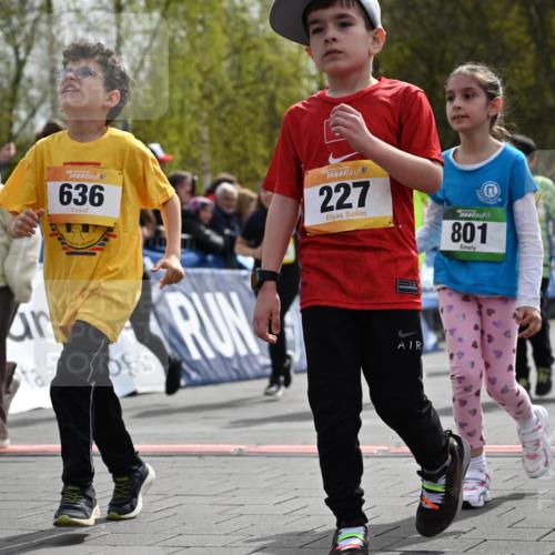 12.04.2026 - 45. Internationalen Wilhelmsburger Insellauf J. Mangold http://msf.ph/oto/9522343 12.04.2026 14:22:06 Ziel 924, 824, 227, 636, 612, 321, 695, 798, 971, 807, 685 meine-sportfotos.de