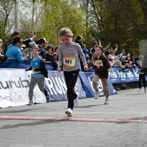 12.04.2026 - 45. Internationalen Wilhelmsburger Insellauf J. Mangold http://msf.ph/oto/9522348 12.04.2026 14:22:16 Ziel 1615, 289, 668, 926, 981, 1620, 414, 805, 272 meine-sportfotos.de