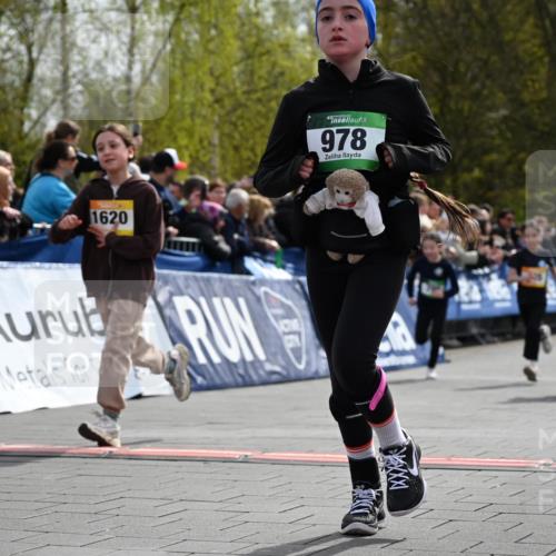 12.04.2026 - 45. Internationalen Wilhelmsburger Insellauf J. Mangold http://msf.ph/oto/9522354 12.04.2026 14:22:17 Ziel 1615, 289, 668, 926, 981, 1620, 414, 805, 272, 124 meine-sportfotos.de
