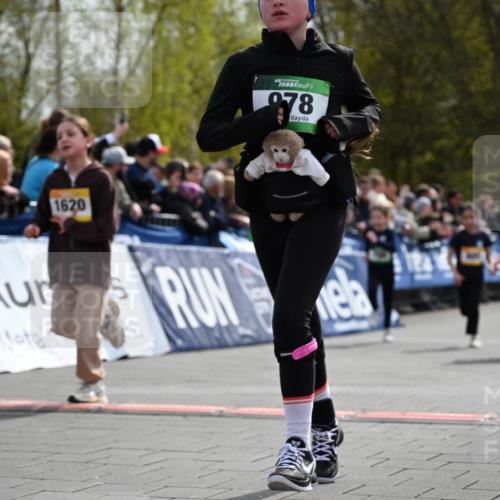12.04.2026 - 45. Internationalen Wilhelmsburger Insellauf J. Mangold http://msf.ph/oto/9522355 12.04.2026 14:22:18 Ziel 1615, 289, 668, 926, 981, 1620, 414, 805, 272, 124, 731, 739 meine-sportfotos.de