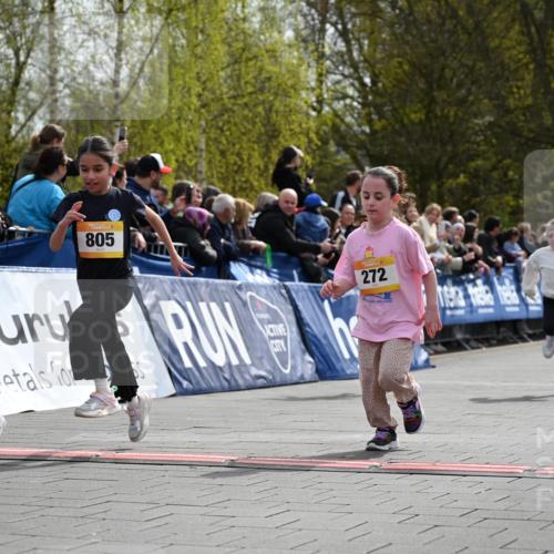 12.04.2026 - 45. Internationalen Wilhelmsburger Insellauf J. Mangold http://msf.ph/oto/9522358 12.04.2026 14:22:19 Ziel 926, 981, 1620, 414, 805, 272, 124, 731, 739 meine-sportfotos.de