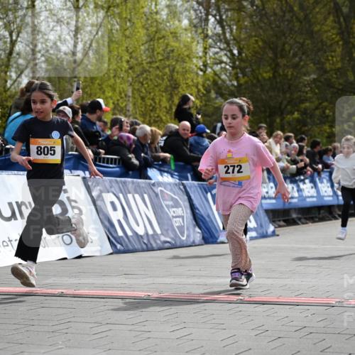 12.04.2026 - 45. Internationalen Wilhelmsburger Insellauf J. Mangold http://msf.ph/oto/9522359 12.04.2026 14:22:19 Ziel 926, 981, 1620, 414, 805, 272, 124, 731, 739 meine-sportfotos.de