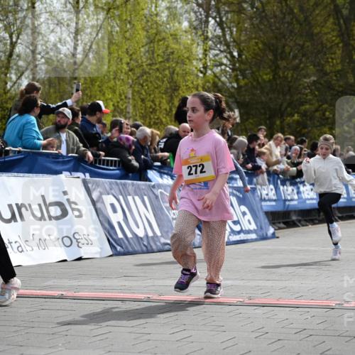 12.04.2026 - 45. Internationalen Wilhelmsburger Insellauf J. Mangold http://msf.ph/oto/9522362 12.04.2026 14:22:20 Ziel 981, 1620, 414, 805, 272, 124, 731, 739 meine-sportfotos.de
