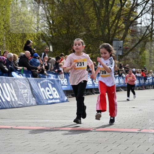 12.04.2026 - 45. Internationalen Wilhelmsburger Insellauf J. Mangold http://msf.ph/oto/9522368 12.04.2026 14:22:22 Ziel 805, 272, 124, 731, 739, 580, 835 meine-sportfotos.de