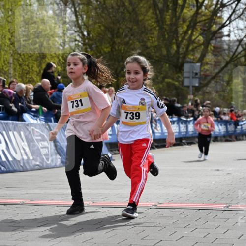 12.04.2026 - 45. Internationalen Wilhelmsburger Insellauf J. Mangold http://msf.ph/oto/9522370 12.04.2026 14:22:22 Ziel 805, 272, 124, 731, 739, 580, 835 meine-sportfotos.de