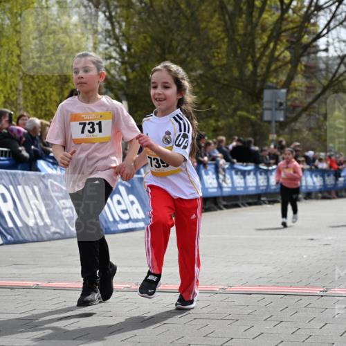 12.04.2026 - 45. Internationalen Wilhelmsburger Insellauf J. Mangold http://msf.ph/oto/9522372 12.04.2026 14:22:22 Ziel 805, 272, 124, 731, 739, 580, 835 meine-sportfotos.de