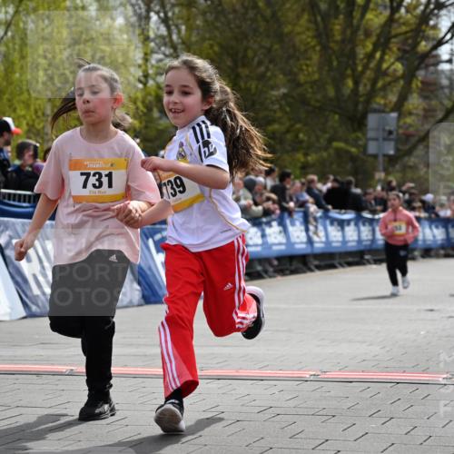 12.04.2026 - 45. Internationalen Wilhelmsburger Insellauf J. Mangold http://msf.ph/oto/9522374 12.04.2026 14:22:22 Ziel 805, 272, 124, 731, 739, 580, 835 meine-sportfotos.de