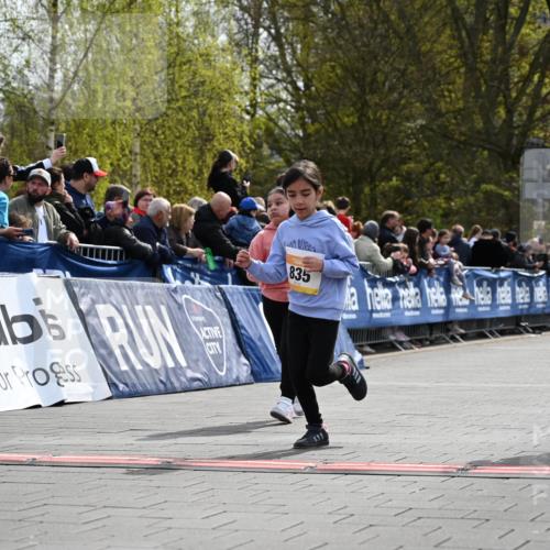 12.04.2026 - 45. Internationalen Wilhelmsburger Insellauf J. Mangold http://msf.ph/oto/9522375 12.04.2026 14:22:26 Ziel 731, 739, 580, 835, 752, 761, 559, 315, 973 meine-sportfotos.de