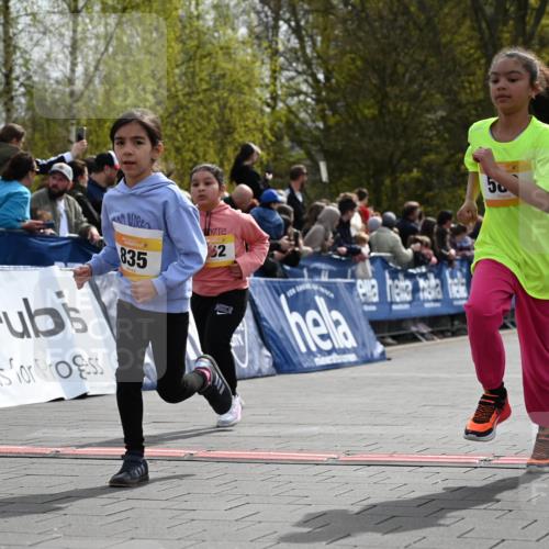 12.04.2026 - 45. Internationalen Wilhelmsburger Insellauf J. Mangold http://msf.ph/oto/9522382 12.04.2026 14:22:26 Ziel 731, 739, 580, 835, 752, 761, 559, 315, 973 meine-sportfotos.de