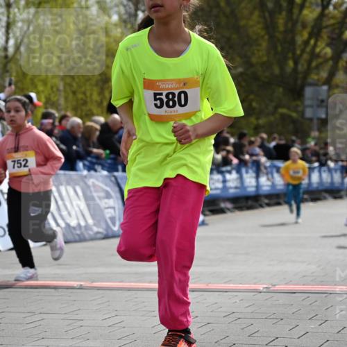12.04.2026 - 45. Internationalen Wilhelmsburger Insellauf J. Mangold http://msf.ph/oto/9522383 12.04.2026 14:22:27 Ziel 580, 835, 752, 761, 559, 315, 973 meine-sportfotos.de