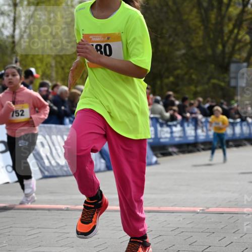 12.04.2026 - 45. Internationalen Wilhelmsburger Insellauf J. Mangold http://msf.ph/oto/9522384 12.04.2026 14:22:27 Ziel 580, 835, 752, 761, 559, 315, 973 meine-sportfotos.de