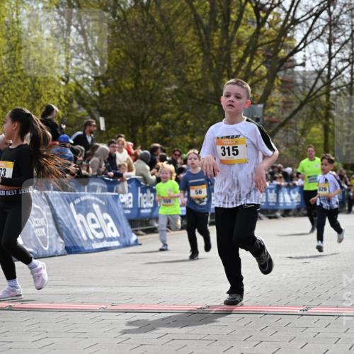 12.04.2026 - 45. Internationalen Wilhelmsburger Insellauf J. Mangold http://msf.ph/oto/9522398 12.04.2026 14:22:30 Ziel 580, 835, 752, 761, 559, 315, 973, 555, 1629, 56 meine-sportfotos.de