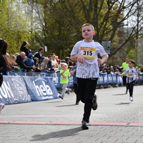 12.04.2026 - 45. Internationalen Wilhelmsburger Insellauf J. Mangold http://msf.ph/oto/9522401 12.04.2026 14:22:31 Ziel 752, 761, 559, 315, 973, 555, 1629, 56 meine-sportfotos.de