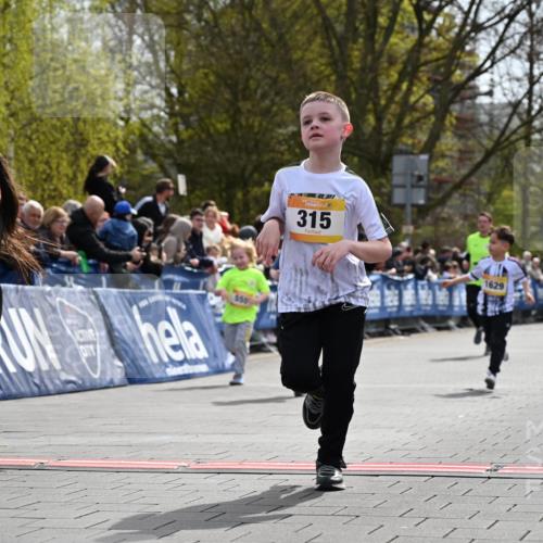 12.04.2026 - 45. Internationalen Wilhelmsburger Insellauf J. Mangold http://msf.ph/oto/9522402 12.04.2026 14:22:31 Ziel 752, 761, 559, 315, 973, 555, 1629, 56 meine-sportfotos.de