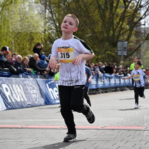 12.04.2026 - 45. Internationalen Wilhelmsburger Insellauf J. Mangold http://msf.ph/oto/9522406 12.04.2026 14:22:31 Ziel 752, 761, 559, 315, 973, 555, 1629, 56 meine-sportfotos.de