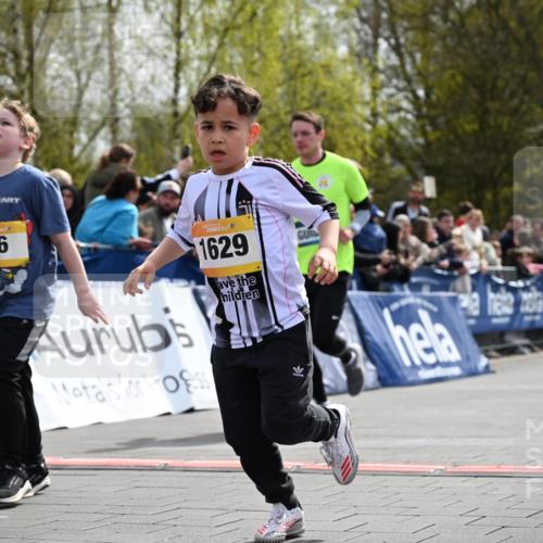 12.04.2026 - 45. Internationalen Wilhelmsburger Insellauf J. Mangold http://msf.ph/oto/9522409 12.04.2026 14:22:34 Ziel 315, 973, 555, 1629, 56, 670 meine-sportfotos.de