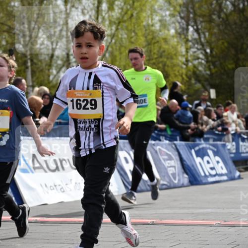 12.04.2026 - 45. Internationalen Wilhelmsburger Insellauf J. Mangold http://msf.ph/oto/9522411 12.04.2026 14:22:34 Ziel 315, 973, 555, 1629, 56, 670 meine-sportfotos.de