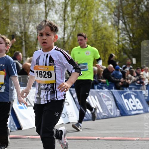 12.04.2026 - 45. Internationalen Wilhelmsburger Insellauf J. Mangold http://msf.ph/oto/9522412 12.04.2026 14:22:34 Ziel 315, 973, 555, 1629, 56, 670 meine-sportfotos.de