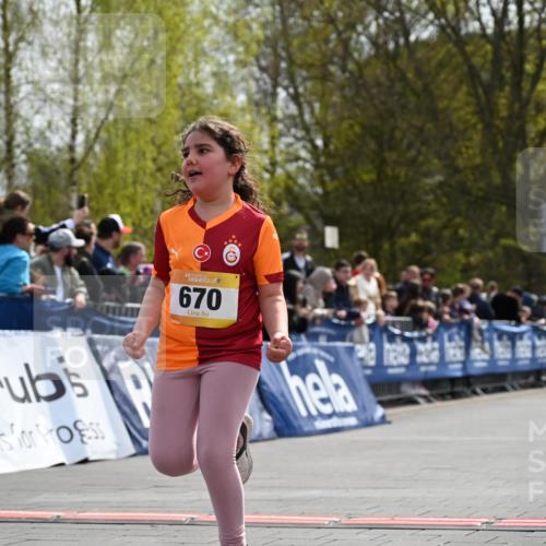 12.04.2026 - 45. Internationalen Wilhelmsburger Insellauf J. Mangold http://msf.ph/oto/9522416 12.04.2026 14:22:37 Ziel 1629, 56, 670, 327 meine-sportfotos.de