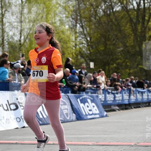 12.04.2026 - 45. Internationalen Wilhelmsburger Insellauf J. Mangold http://msf.ph/oto/9522417 12.04.2026 14:22:38 Ziel 670, 327 meine-sportfotos.de