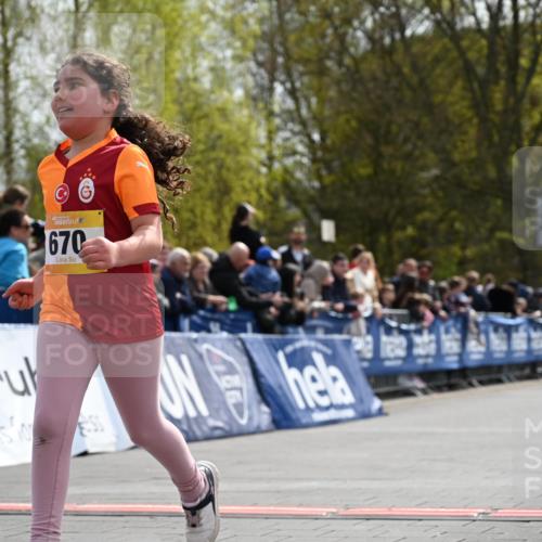 12.04.2026 - 45. Internationalen Wilhelmsburger Insellauf J. Mangold http://msf.ph/oto/9522418 12.04.2026 14:22:38 Ziel 670, 327 meine-sportfotos.de