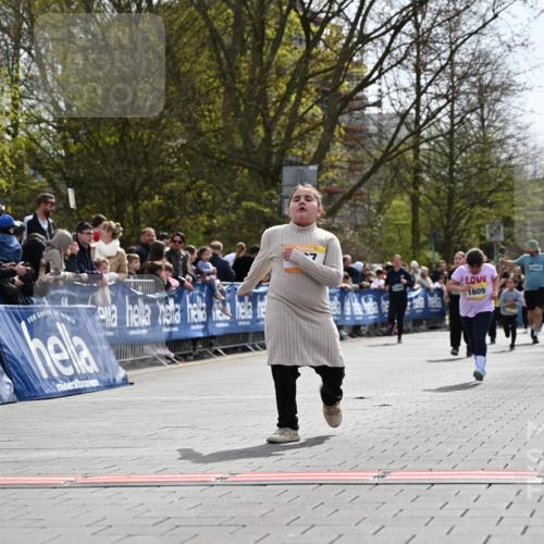 12.04.2026 - 45. Internationalen Wilhelmsburger Insellauf J. Mangold http://msf.ph/oto/9522420 12.04.2026 14:22:40 Ziel 670, 327, 1609 meine-sportfotos.de
