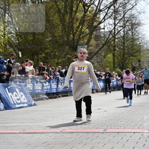 12.04.2026 - 45. Internationalen Wilhelmsburger Insellauf J. Mangold http://msf.ph/oto/9522422 12.04.2026 14:22:40 Ziel 670, 327, 1609 meine-sportfotos.de