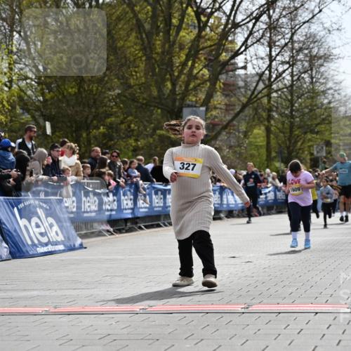 12.04.2026 - 45. Internationalen Wilhelmsburger Insellauf J. Mangold http://msf.ph/oto/9522423 12.04.2026 14:22:40 Ziel 670, 327, 1609 meine-sportfotos.de