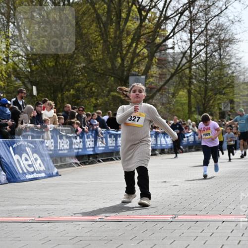 12.04.2026 - 45. Internationalen Wilhelmsburger Insellauf J. Mangold http://msf.ph/oto/9522424 12.04.2026 14:22:40 Ziel 670, 327, 1609 meine-sportfotos.de