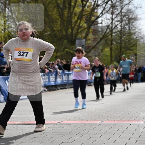 12.04.2026 - 45. Internationalen Wilhelmsburger Insellauf J. Mangold http://msf.ph/oto/9522427 12.04.2026 14:22:42 Ziel 327, 1609 meine-sportfotos.de