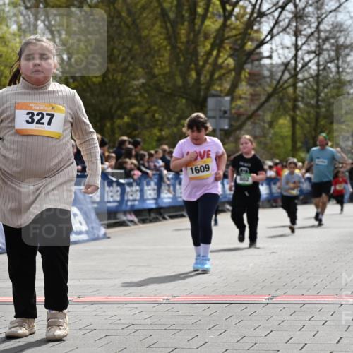12.04.2026 - 45. Internationalen Wilhelmsburger Insellauf J. Mangold http://msf.ph/oto/9522431 12.04.2026 14:22:43 Ziel 327, 1609, 780 meine-sportfotos.de