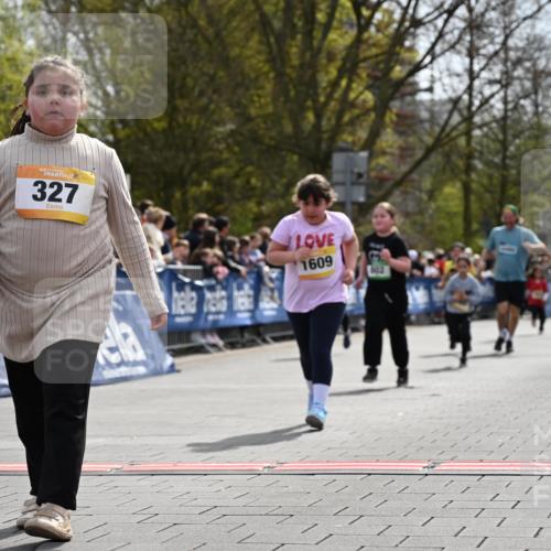 12.04.2026 - 45. Internationalen Wilhelmsburger Insellauf J. Mangold http://msf.ph/oto/9522432 12.04.2026 14:22:43 Ziel 327, 1609, 780 meine-sportfotos.de