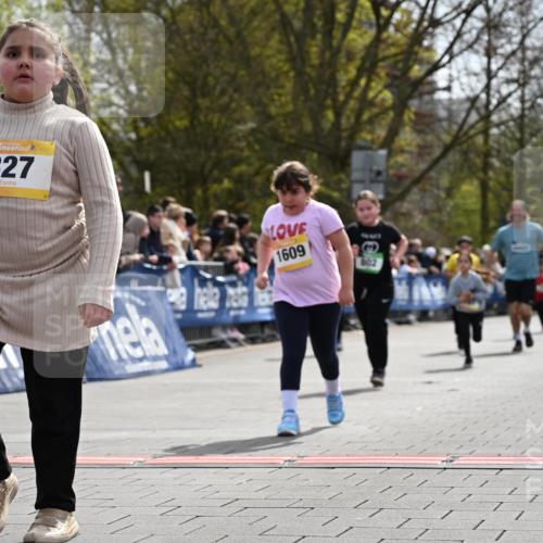 12.04.2026 - 45. Internationalen Wilhelmsburger Insellauf J. Mangold http://msf.ph/oto/9522436 12.04.2026 14:22:43 Ziel 327, 1609, 780 meine-sportfotos.de