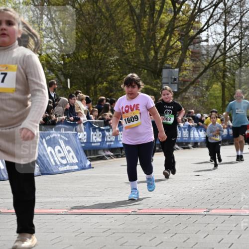 12.04.2026 - 45. Internationalen Wilhelmsburger Insellauf J. Mangold http://msf.ph/oto/9522437 12.04.2026 14:22:43 Ziel 327, 1609, 780 meine-sportfotos.de