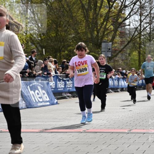 12.04.2026 - 45. Internationalen Wilhelmsburger Insellauf J. Mangold http://msf.ph/oto/9522438 12.04.2026 14:22:43 Ziel 327, 1609, 780 meine-sportfotos.de