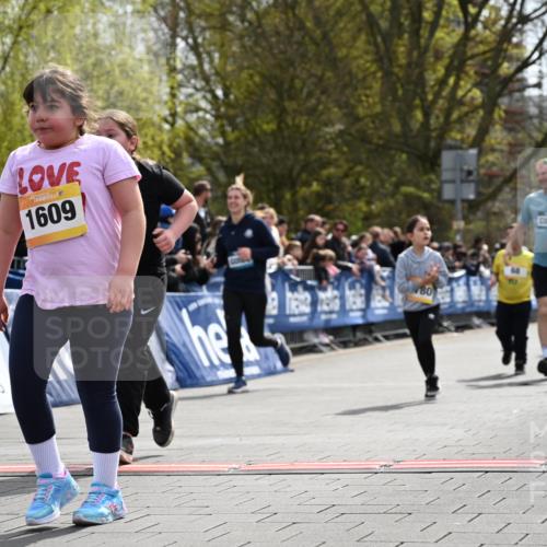 12.04.2026 - 45. Internationalen Wilhelmsburger Insellauf J. Mangold http://msf.ph/oto/9522439 12.04.2026 14:22:45 Ziel 327, 1609, 780, 743, 778, 779 meine-sportfotos.de