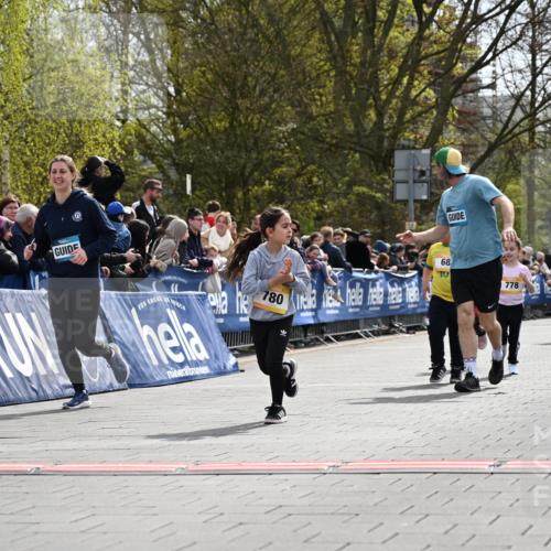 12.04.2026 - 45. Internationalen Wilhelmsburger Insellauf J. Mangold http://msf.ph/oto/9522440 12.04.2026 14:22:46 Ziel 1609, 780, 743, 778, 779 meine-sportfotos.de