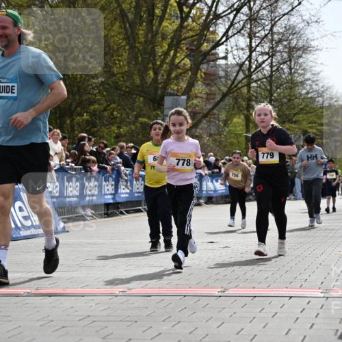 12.04.2026 - 45. Internationalen Wilhelmsburger Insellauf J. Mangold http://msf.ph/oto/9522456 12.04.2026 14:22:48 Ziel 1609, 780, 743, 778, 779, 68, 757, 755 meine-sportfotos.de