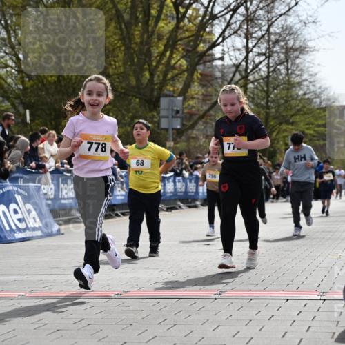 12.04.2026 - 45. Internationalen Wilhelmsburger Insellauf J. Mangold http://msf.ph/oto/9522460 12.04.2026 14:22:49 Ziel 780, 743, 778, 779, 68, 757, 755 meine-sportfotos.de