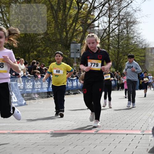 12.04.2026 - 45. Internationalen Wilhelmsburger Insellauf J. Mangold http://msf.ph/oto/9522465 12.04.2026 14:22:49 Ziel 780, 743, 778, 779, 68, 757, 755 meine-sportfotos.de